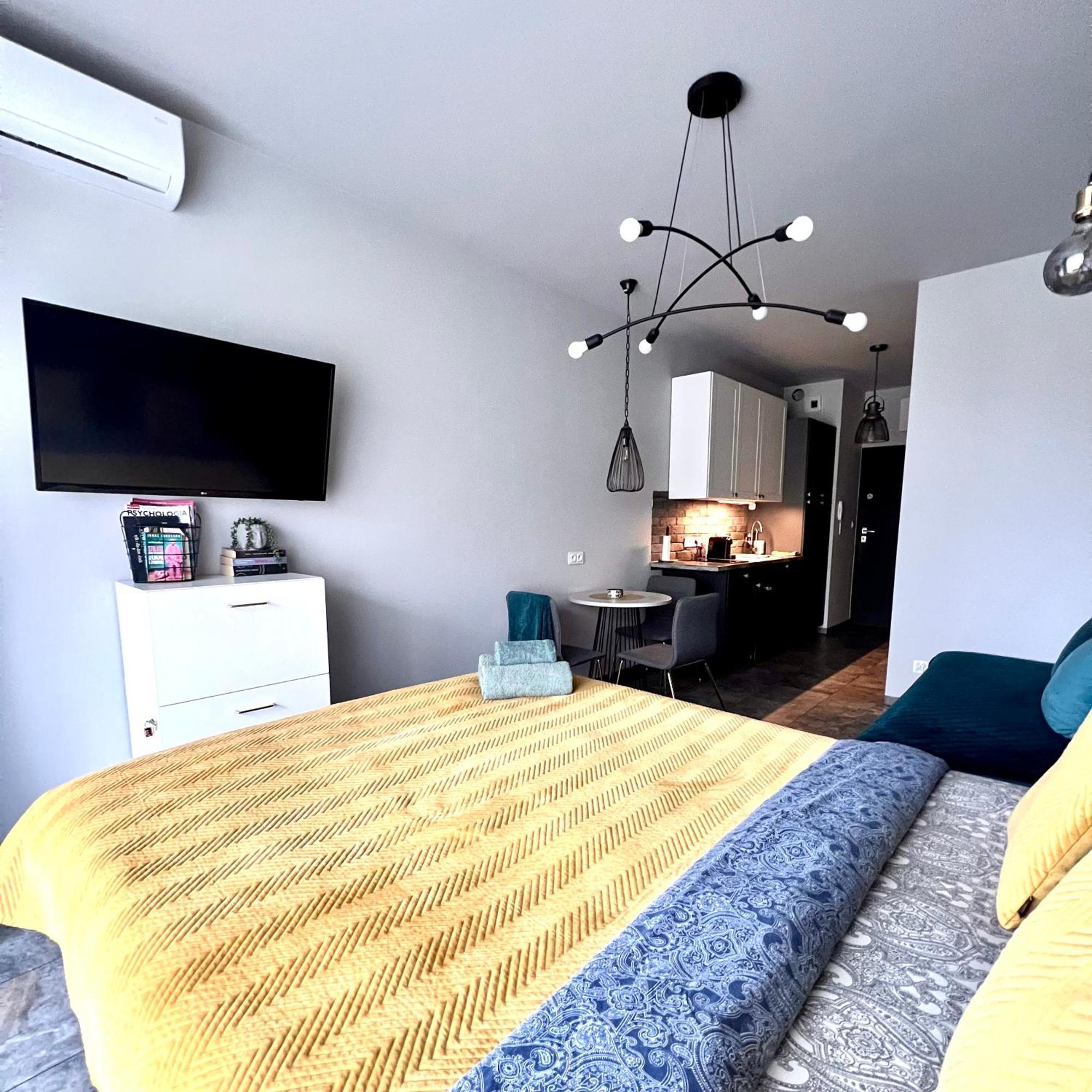 Stylowe Studio Krzemieniecka, Metro Slodowiec, Free Parking By Cosmo Spirit Варшава Екстериор снимка